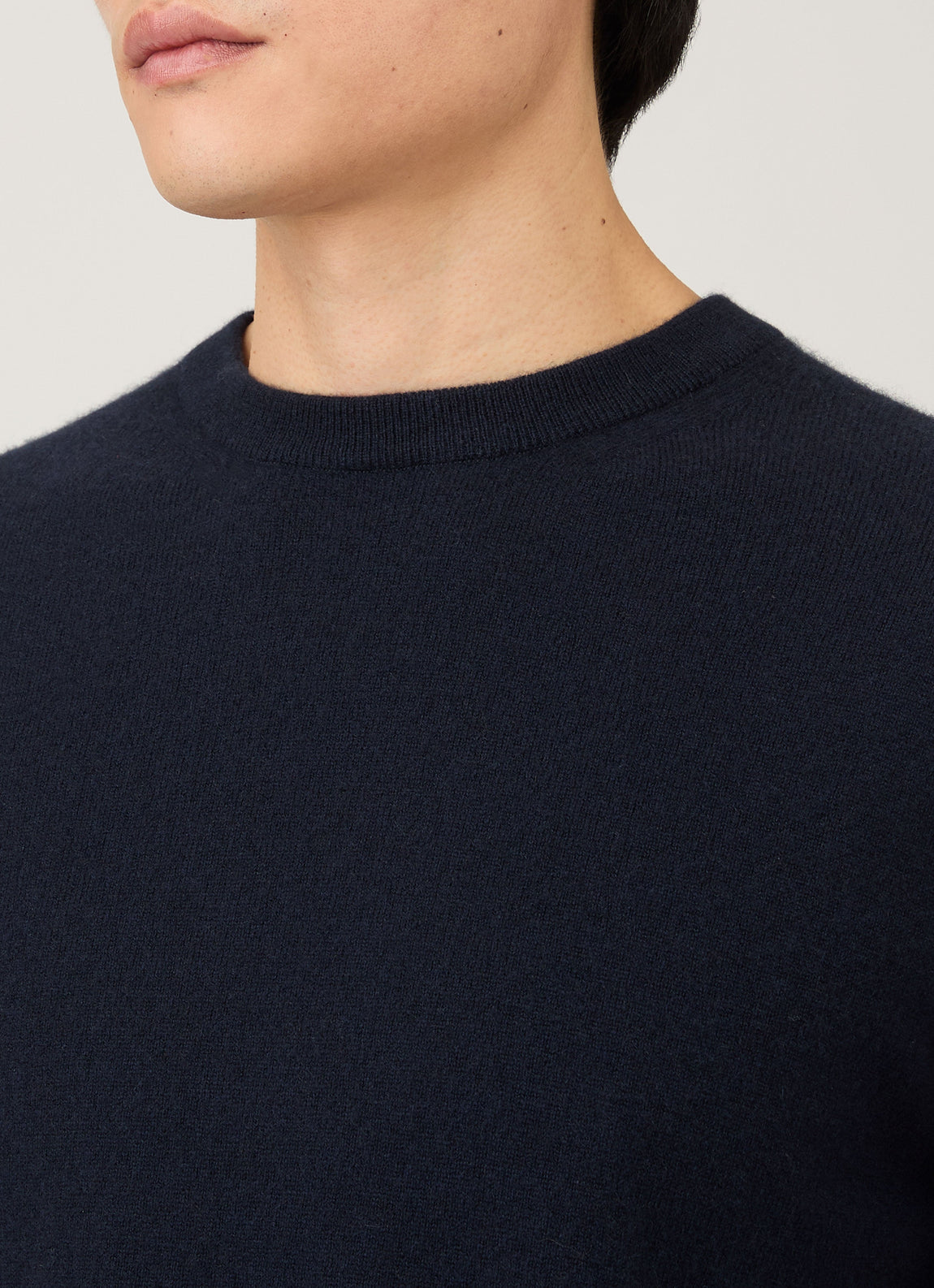 Men's Cashmere Crew Neck Jumper in Navy
