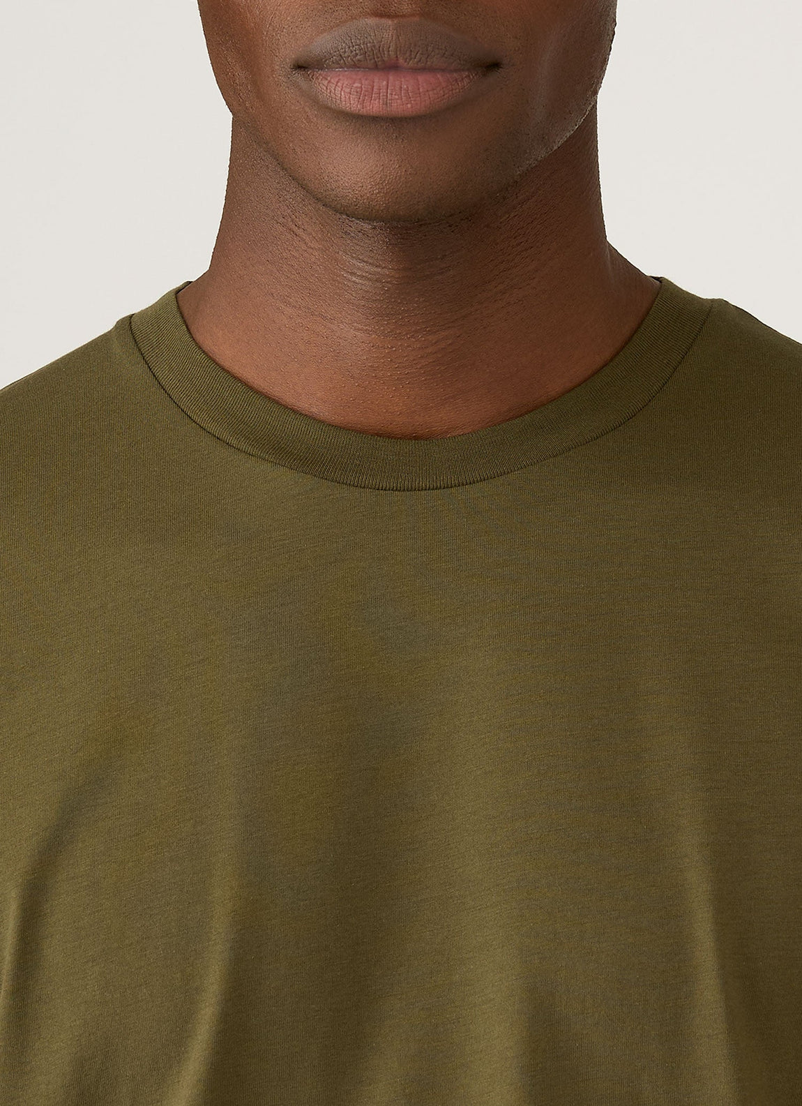 Men's Riviera Midweight T-shirt in Deep Olive