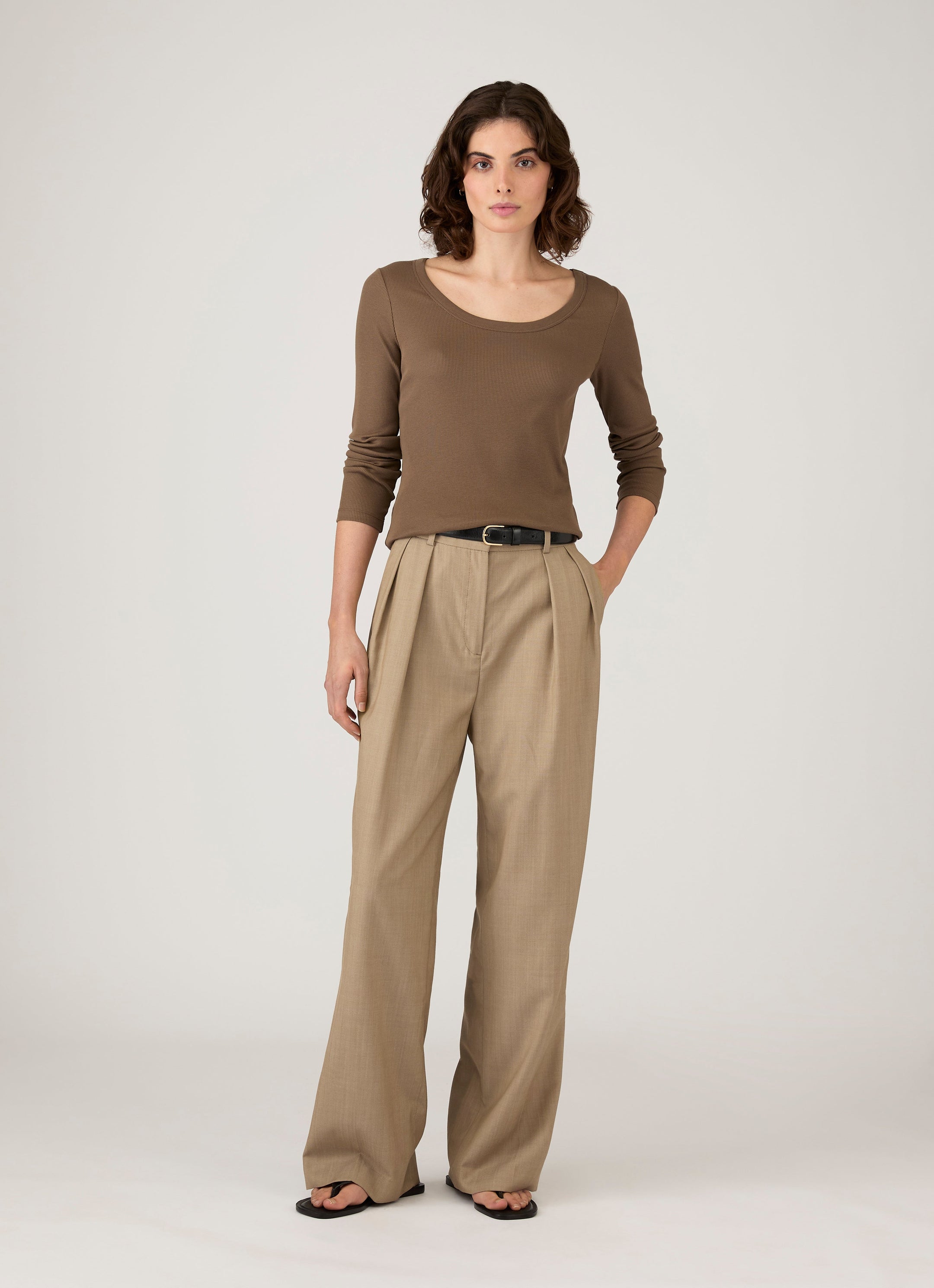 Women's Ribbed Scoop Neck T-shirt in Dark Cedar