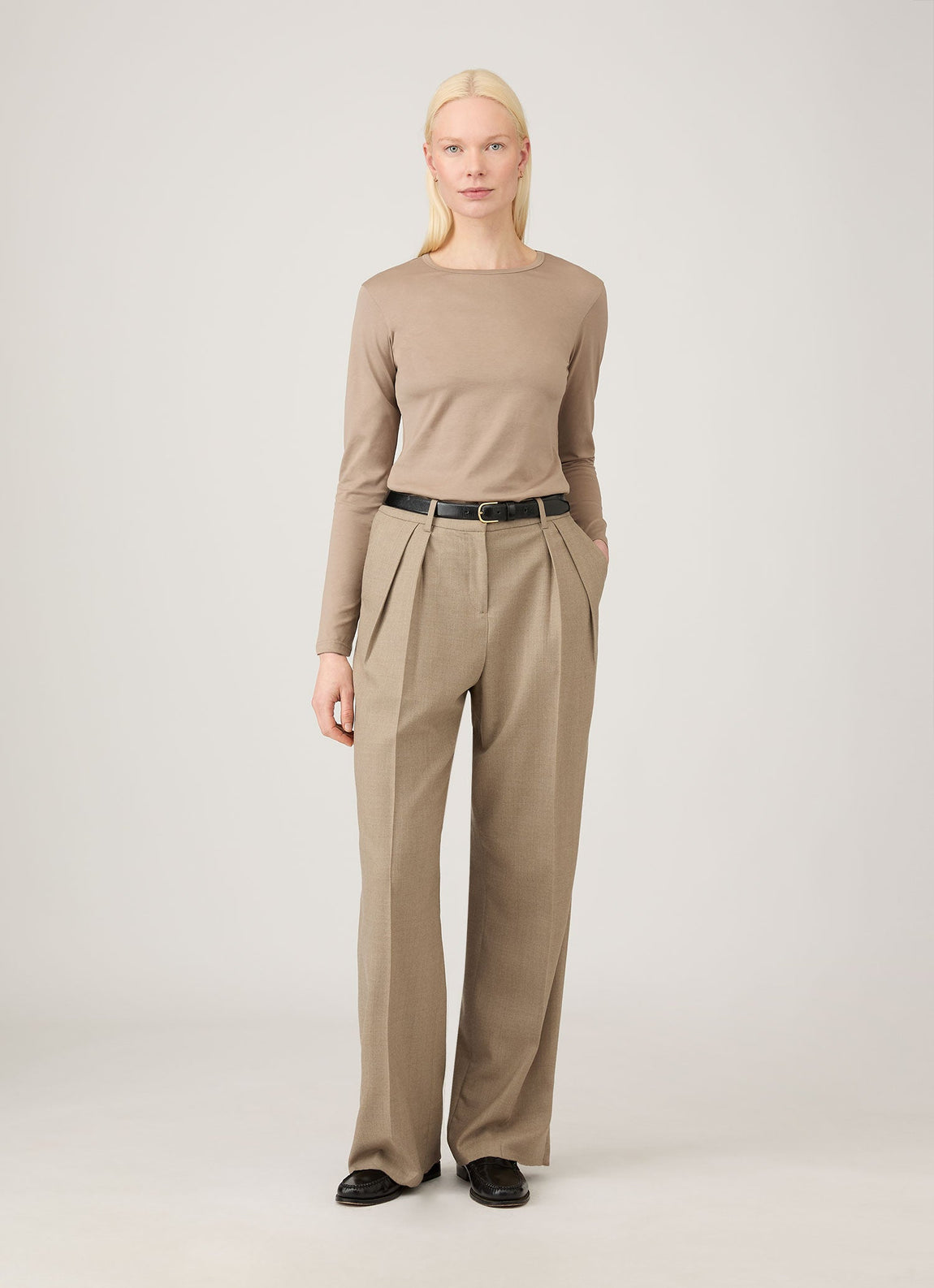 Women's Long Sleeve Classic T-shirt in Mink