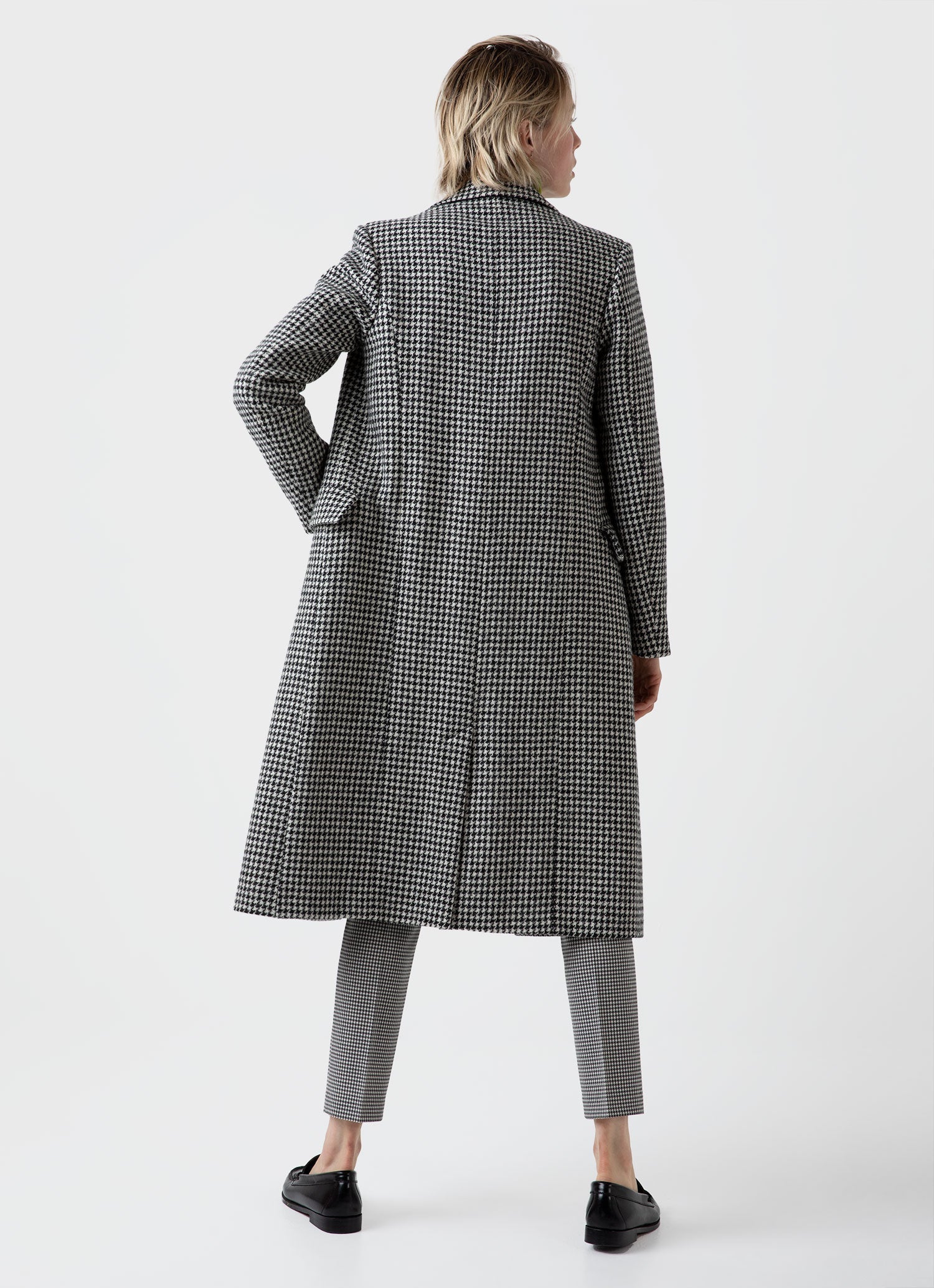 Women's Edie Campbell Harris Tweed Coat in Black/Ecru Check | Sunspel