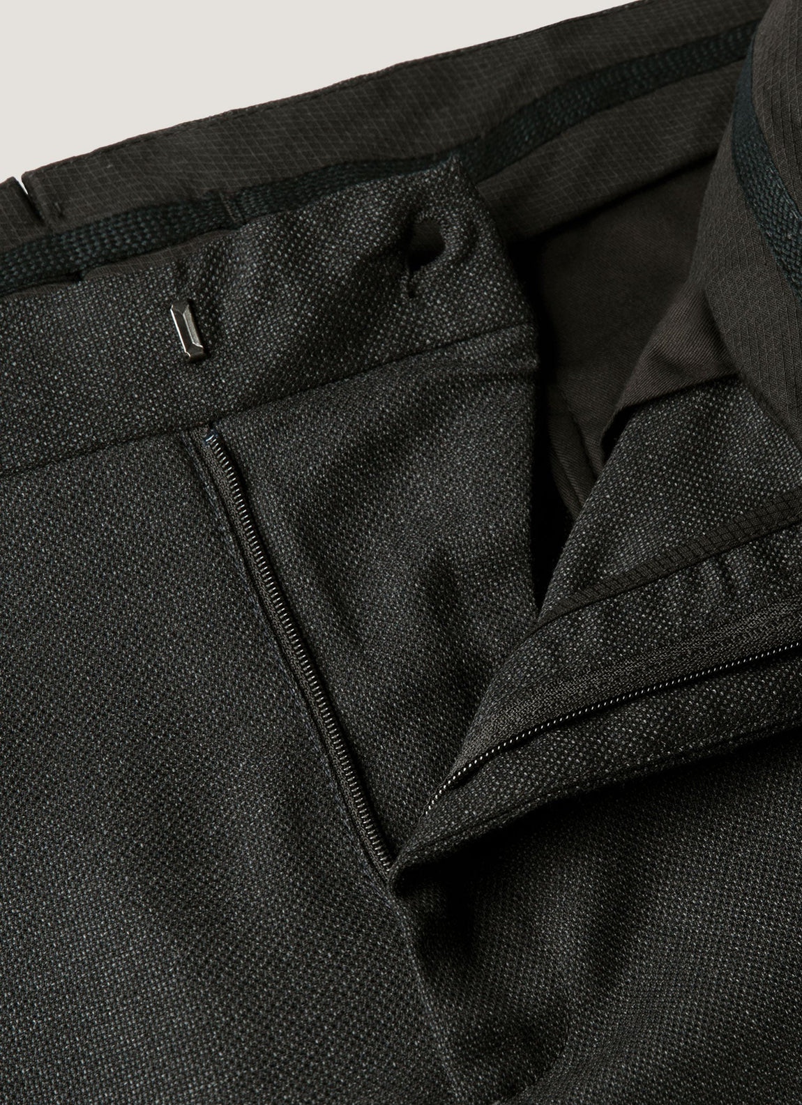 Men's Lightweight Travel Wool Two-Piece Suit in Dark Charcoal Melange