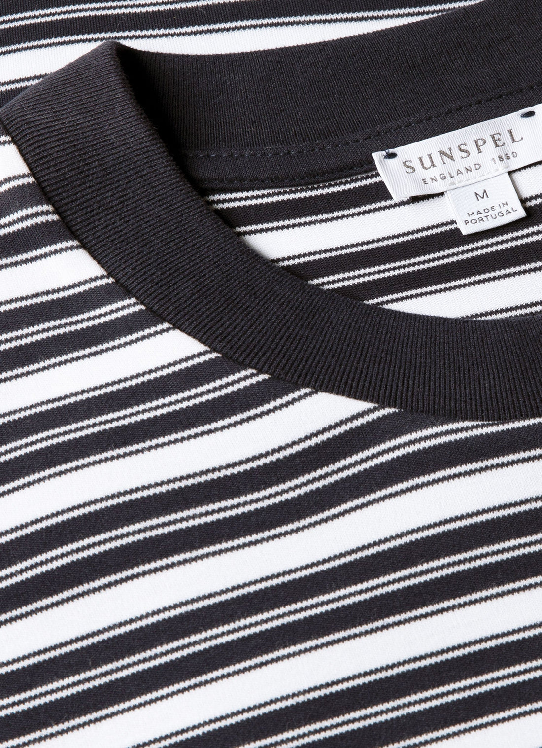 Men's Relaxed Fit Heavyweight T-shirt in White/Navy