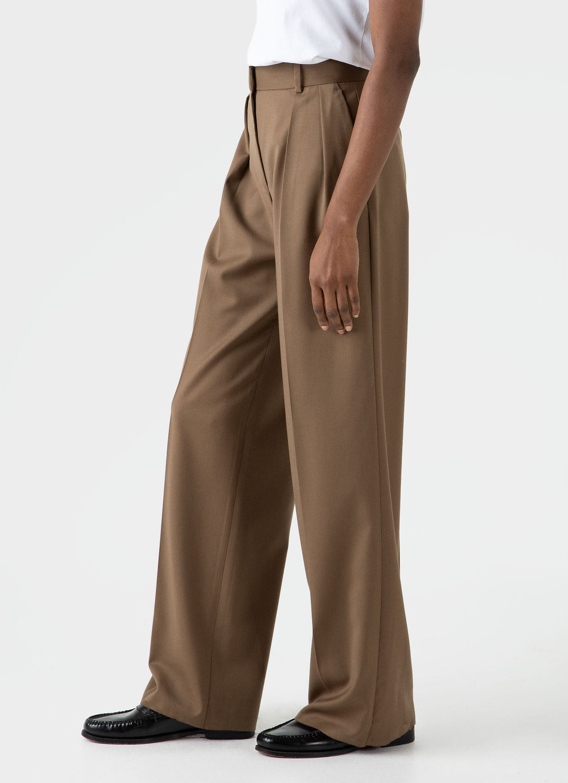 Women's Pleated Wool Trouser in Dark Camel