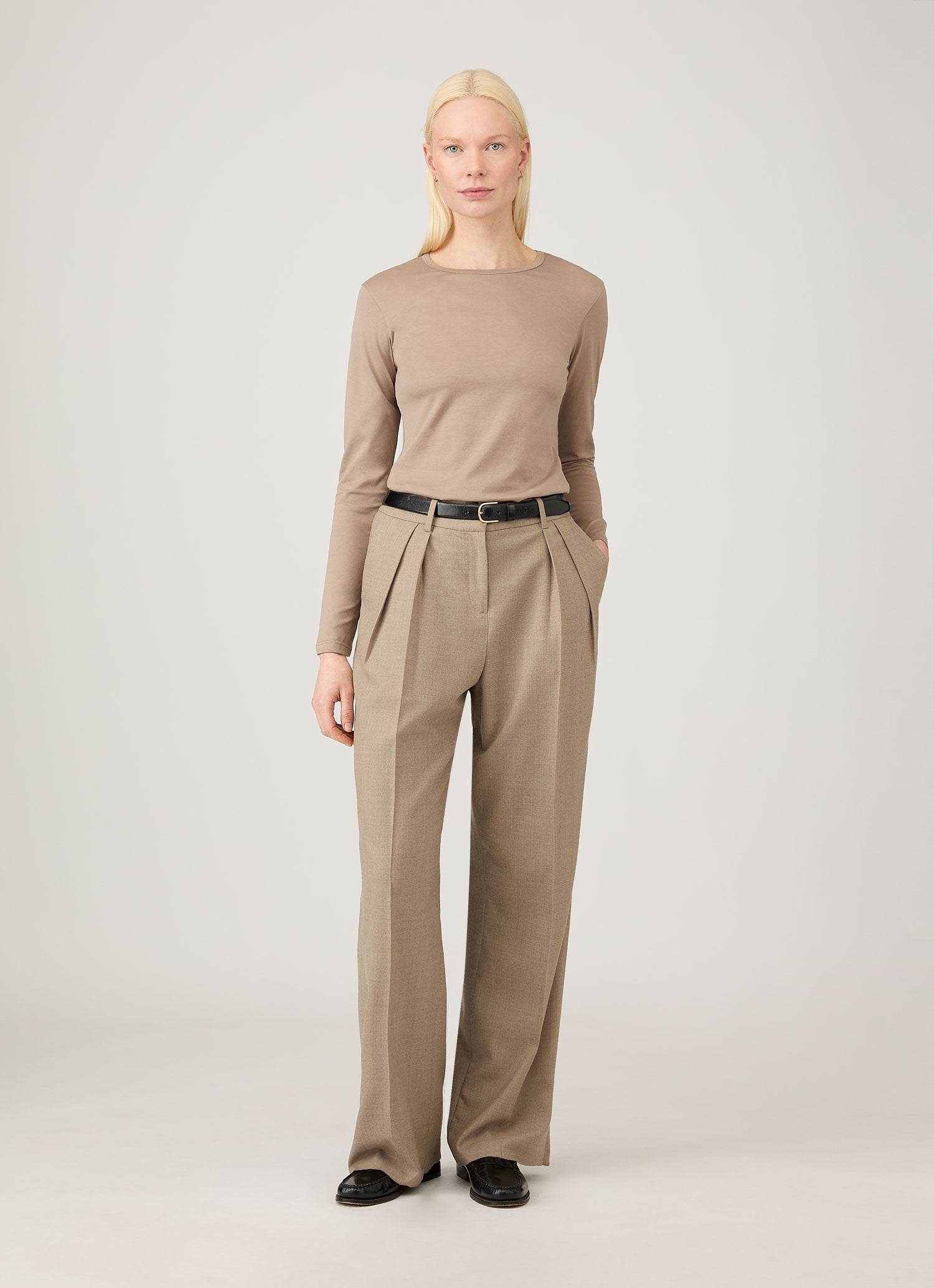 Women's Long Sleeve Classic T-shirt in Mink