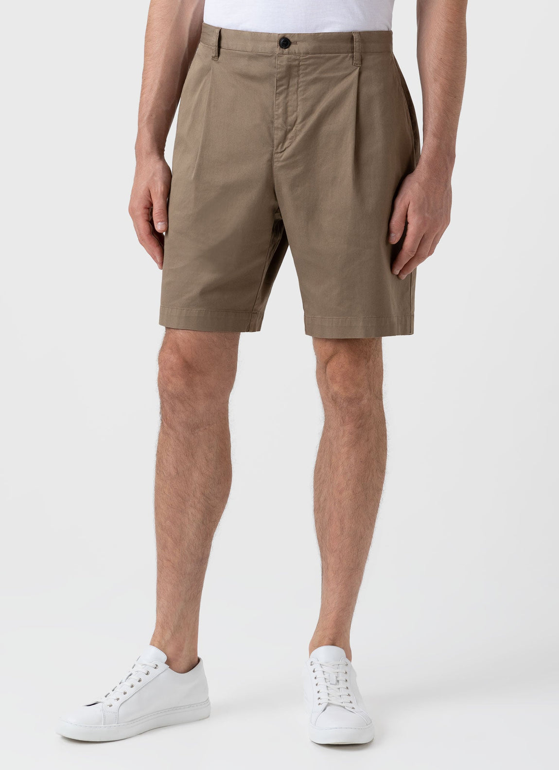 Sunspel Pleated Twill Shorts – Dark Stone