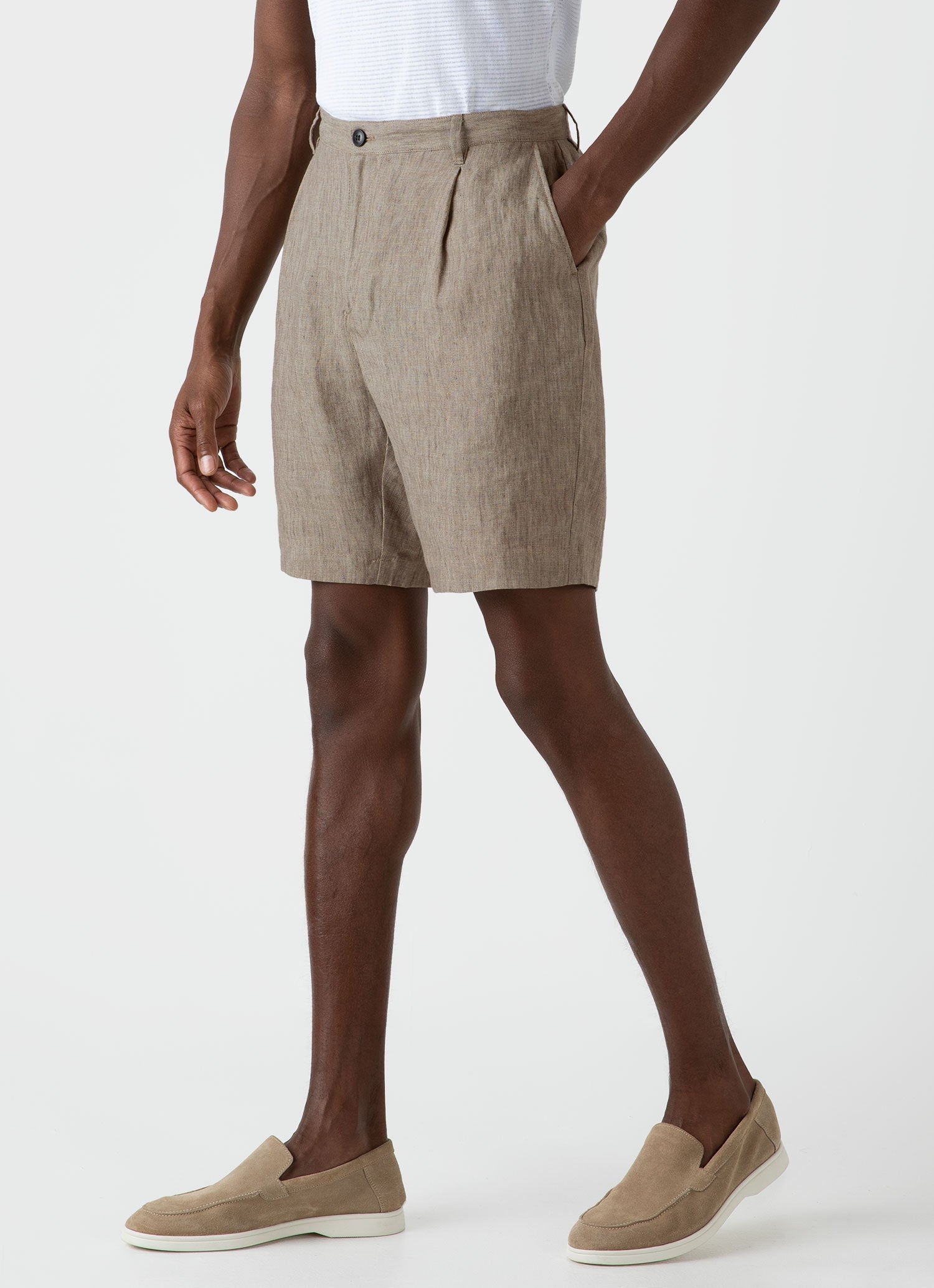 Men's Pleated Linen Short in Dark Stone